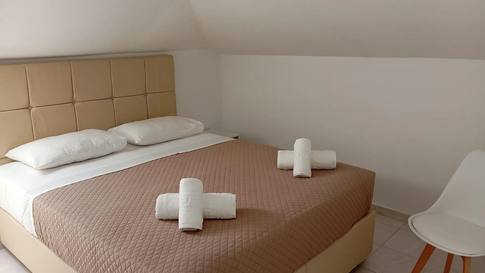 Apartments Gregory & George Hanioti Holiday home